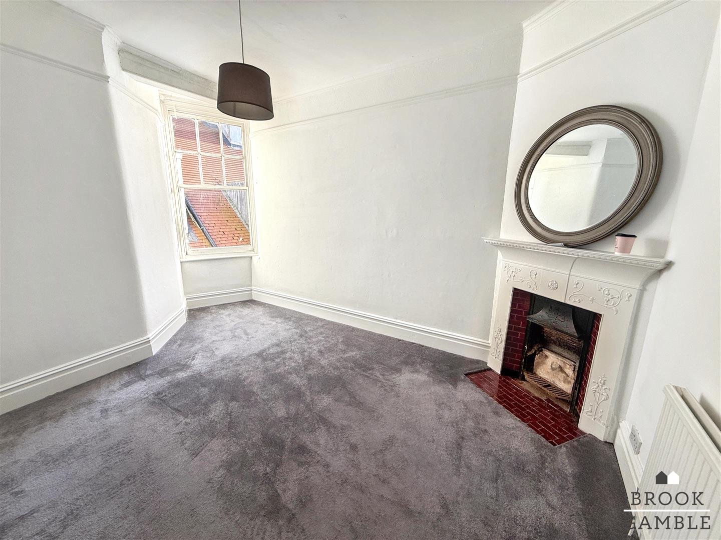 4 Bedroom Apartment. Hartington Place in Eastbourne,  12